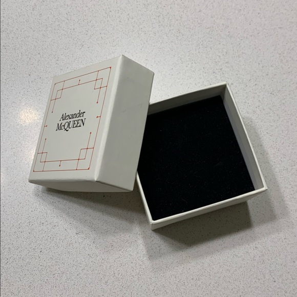 Alexander McQueen empty earrings box - Picture 2 of 4